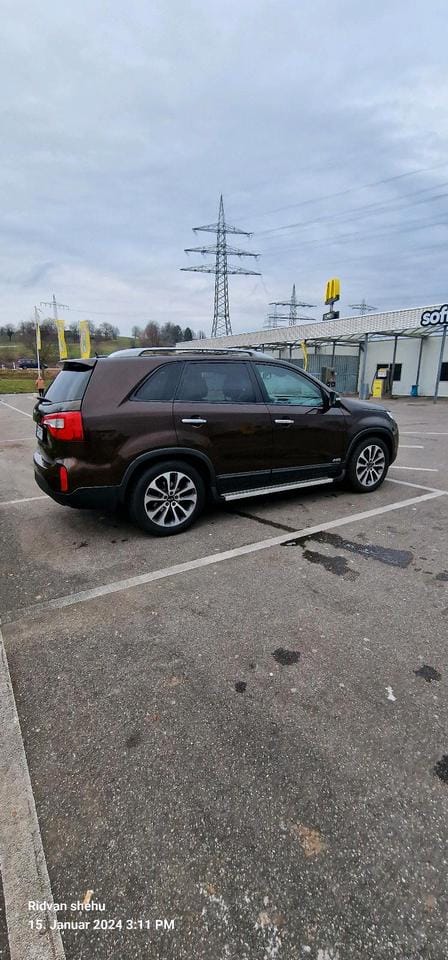 Caut sa cumpar Kia Sorento 2.2 diesel 197cp euro 5 an 2009-2015