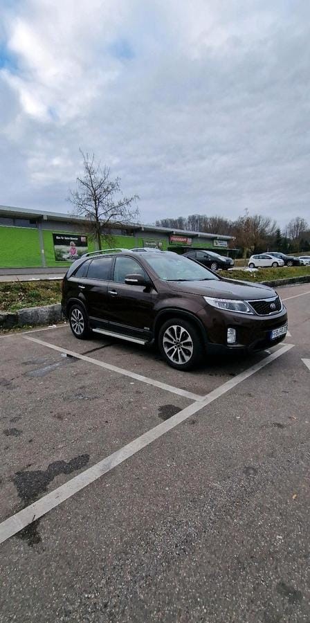Caut sa cumpar Kia Sorento 2.2 diesel 197cp euro 5 an 2009-2015