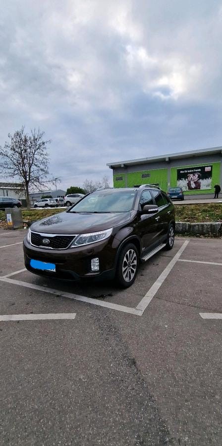 Caut sa cumpar Kia Sorento 2.2 diesel 197cp euro 5 an 2009-2015
