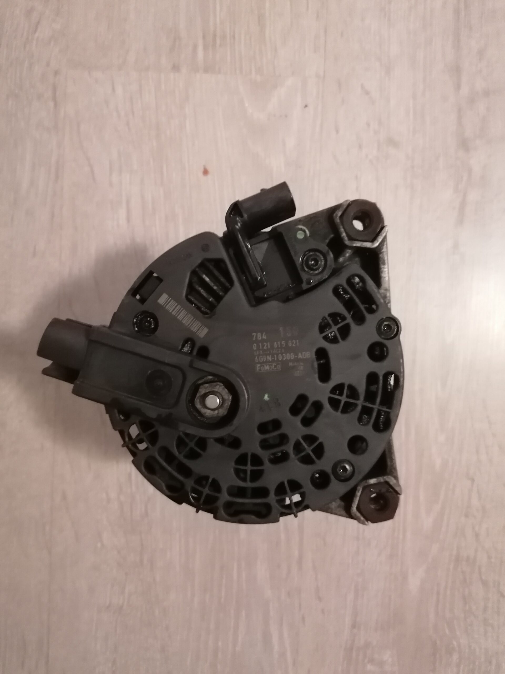 Vând alternator Mondeo mk4