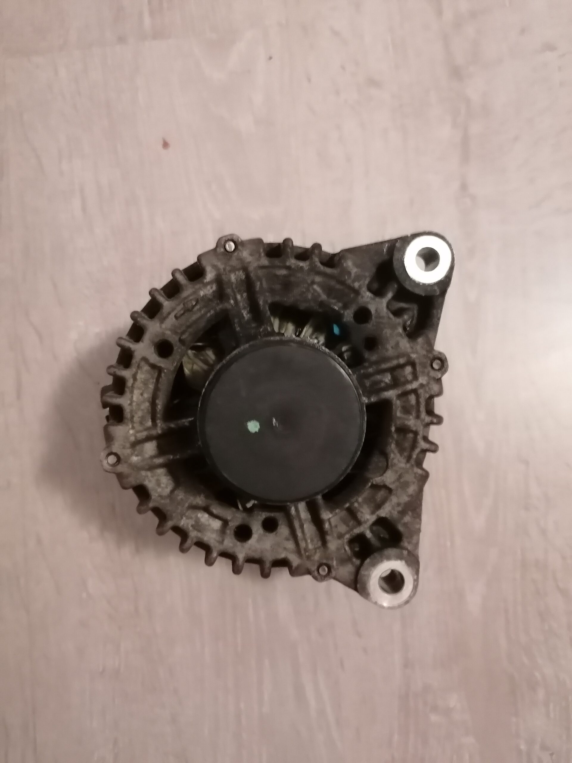 Vând alternator Mondeo mk4