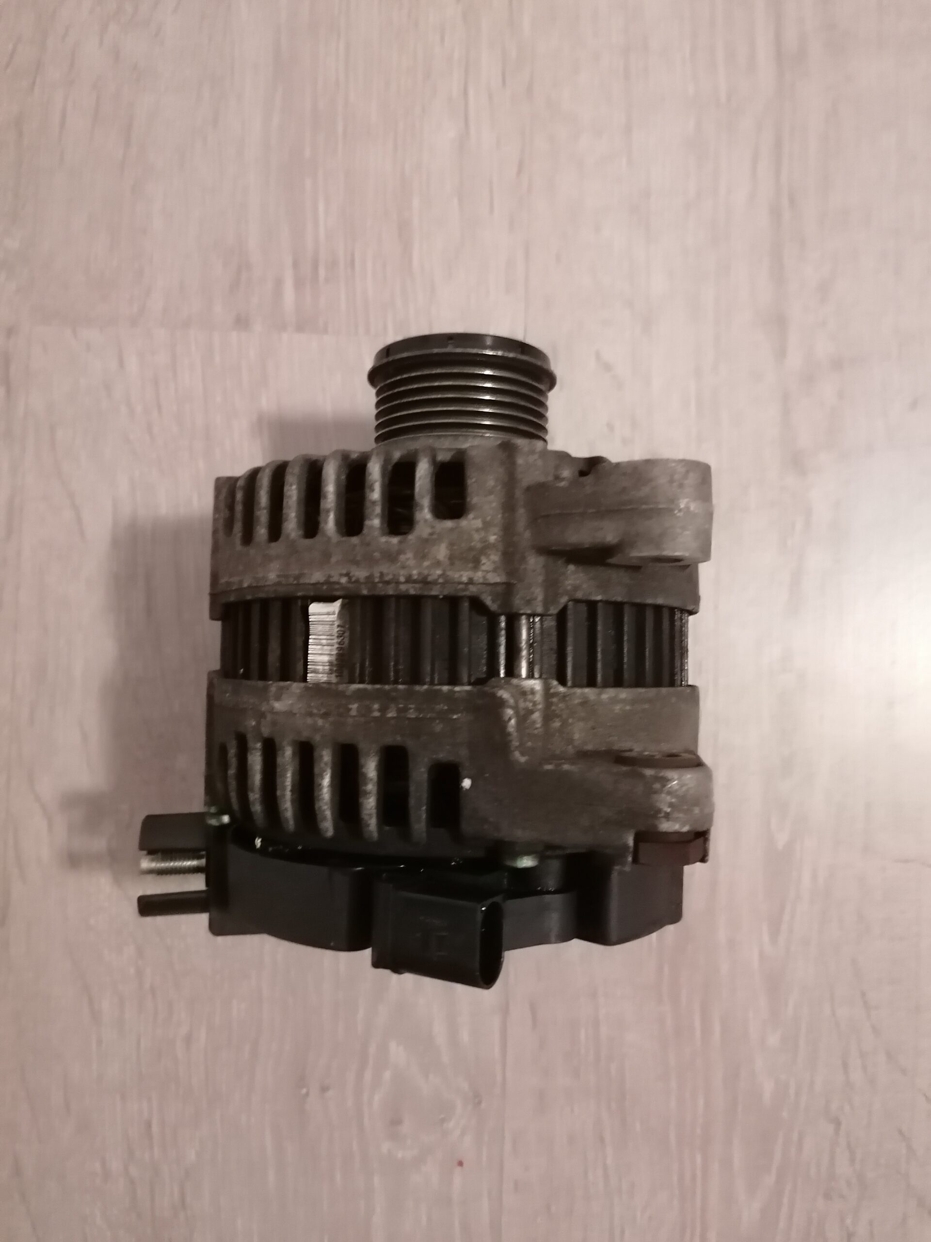 Vând alternator Mondeo mk4