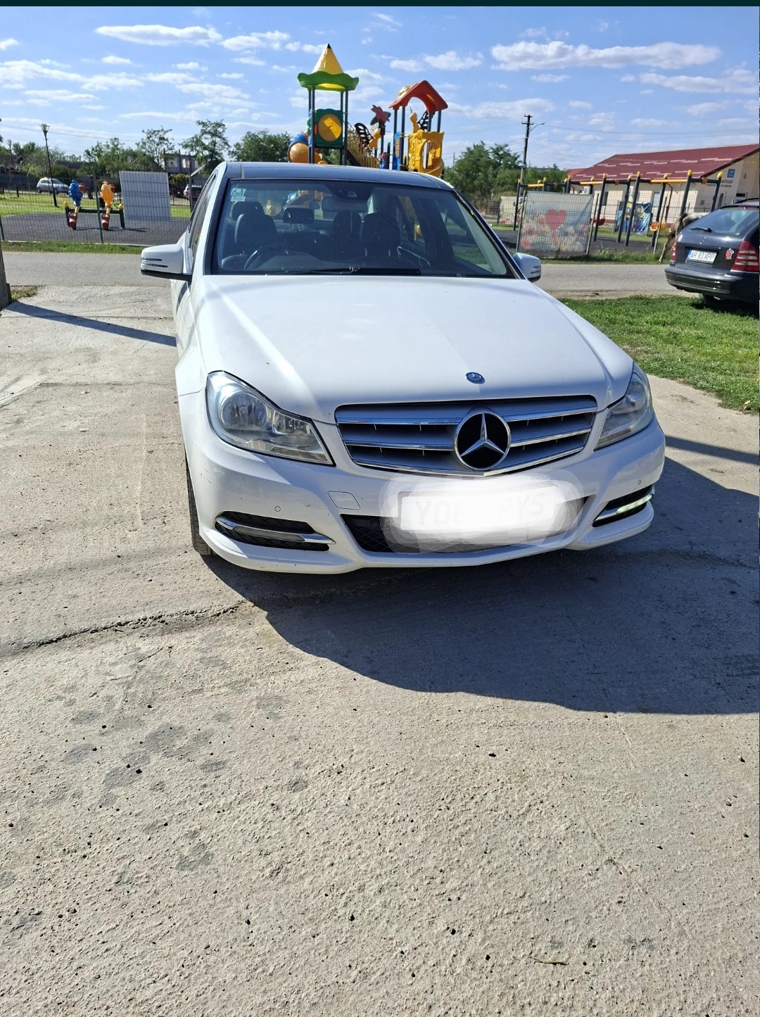 Dezmembrez Mercedes w212 e350 e220 și w204 c220