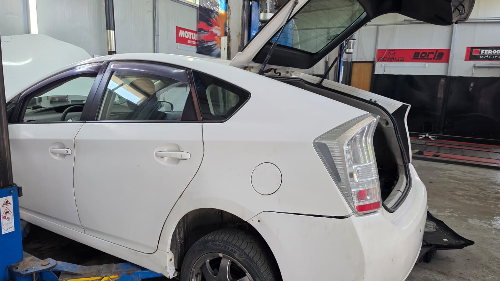 Toyota Prius 3 . 2011