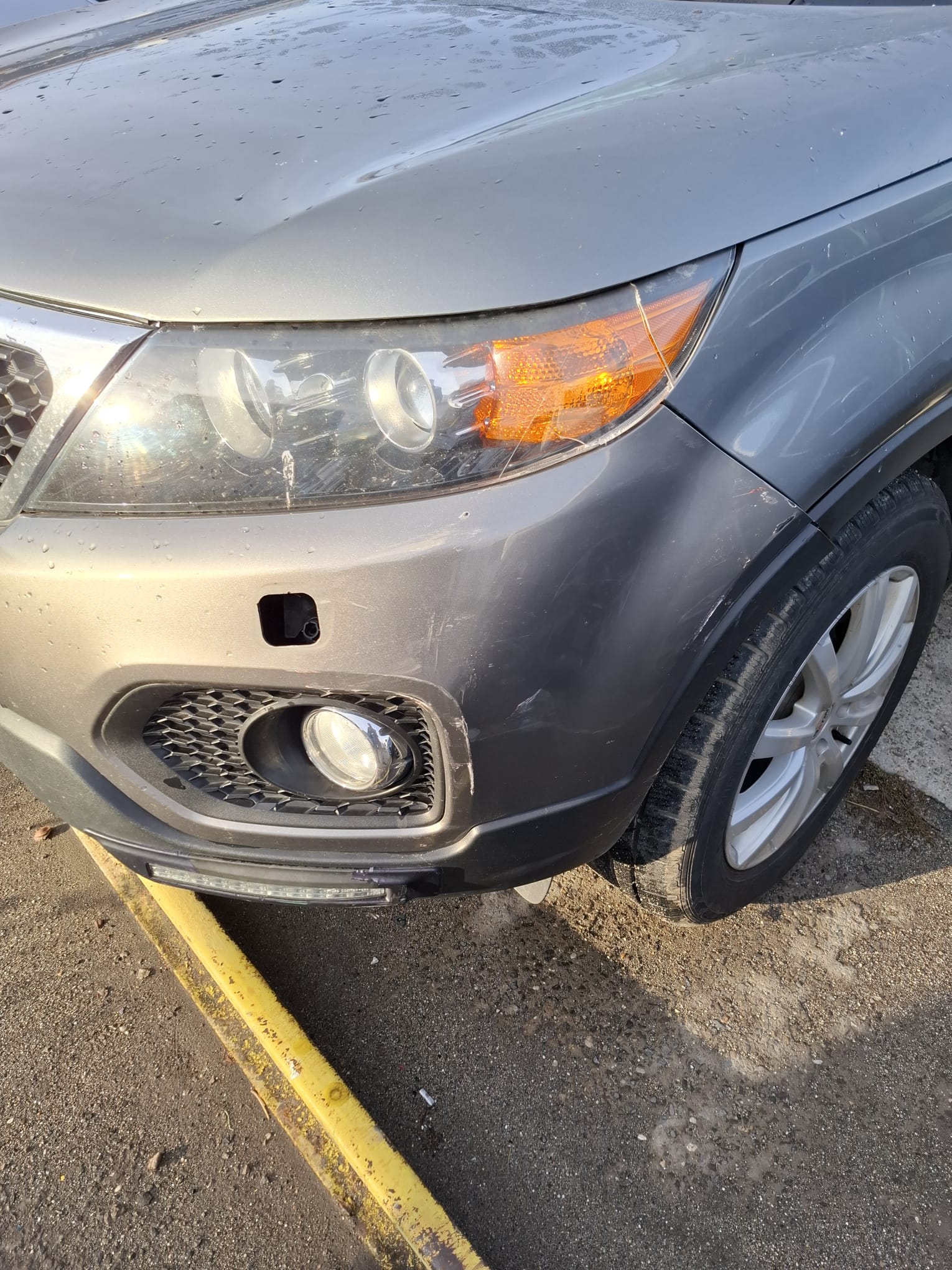 Caut sa cumpăr far cu xenon stânga fata. Kia Sorento 2.2 an 2011